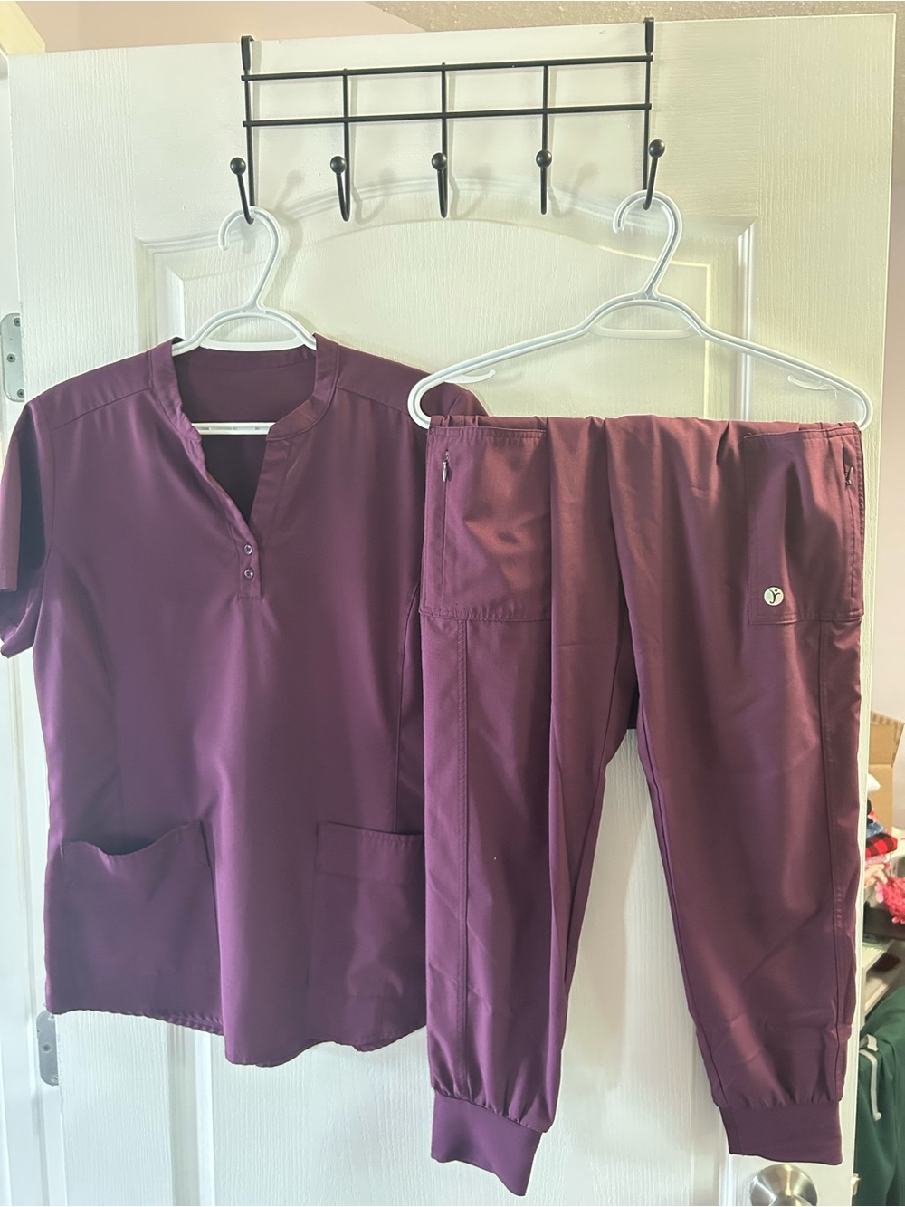 Women’s Scrub Sets - Picture 6 of 7
